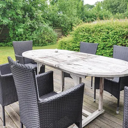 Three-bedroom Holiday In * Frorup