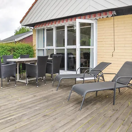 Three-bedroom Holiday In Holiday home *