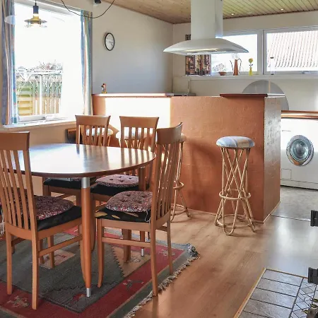 Three-bedroom Holiday In * Frorup